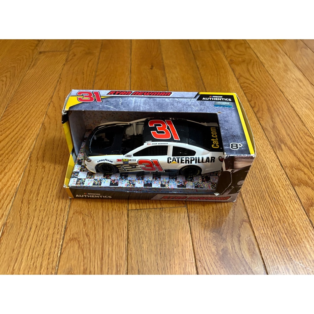 Ryan Newman 31 Caterpillar Chevrolet SS 1:24 NASCAR Authentics Diecast Car 2017